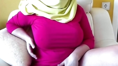 Arabic Muslim in Pink Hijab o webcam playing pussy and ass 05.24 cams